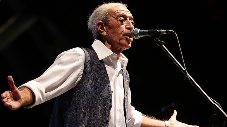 Edip Akbayram'ın Sahne Performansı